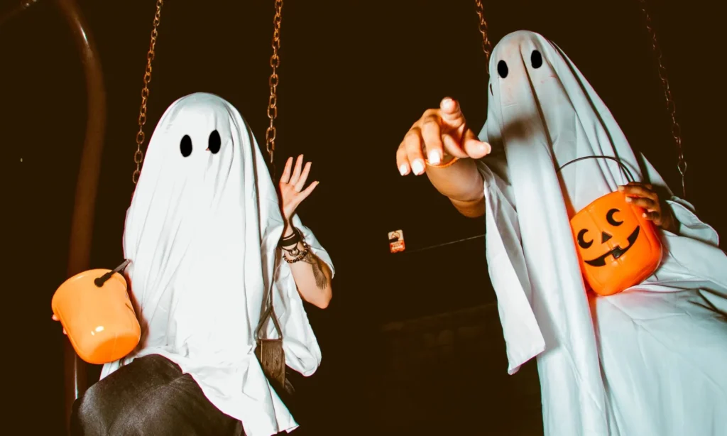 Cheap Halloween Travel & Safety Tips – How to Save Big While Traveling During Halloween 2 Cheap Halloween Travel