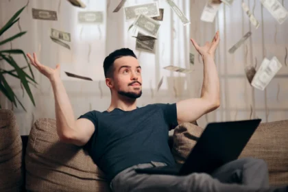 10 Ways to Make Money on the Road