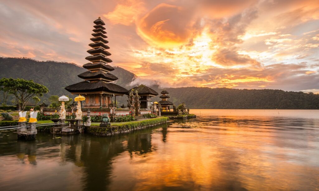 Couple's Trip Ideas: 10 Amazing Destinations and Budget Tips 2 Couple's Trip Ideas: 10 Amazing Destinations and Budget Tips