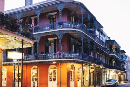 Discover the Magic of the Crescent City: A Comprehensive Guide to New Orleans