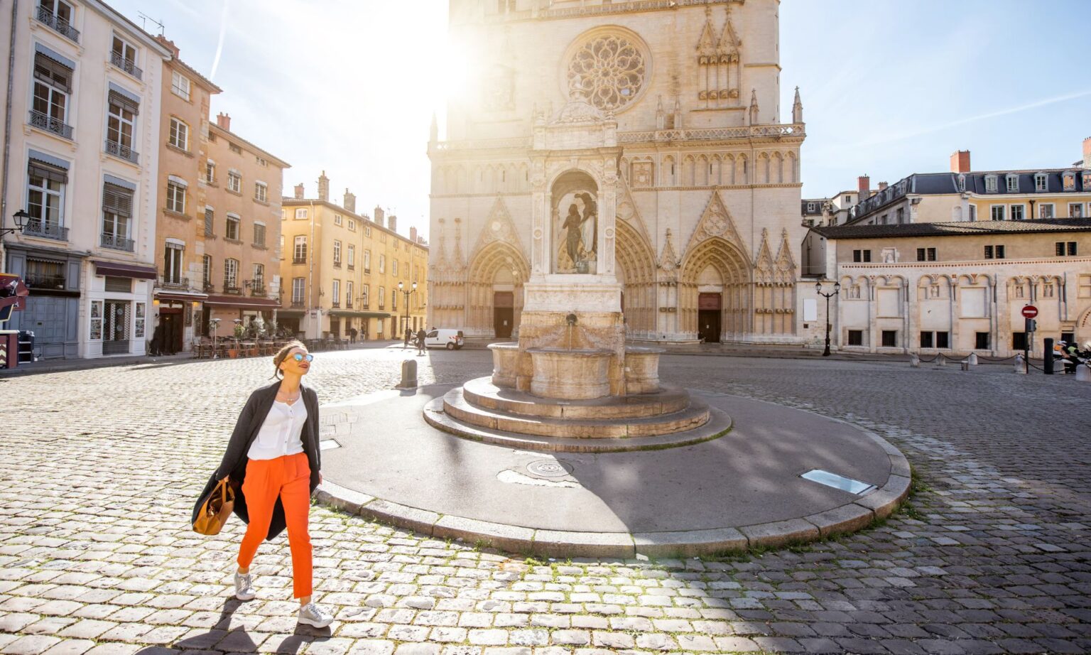 How to travel to Lyon on a budget from US