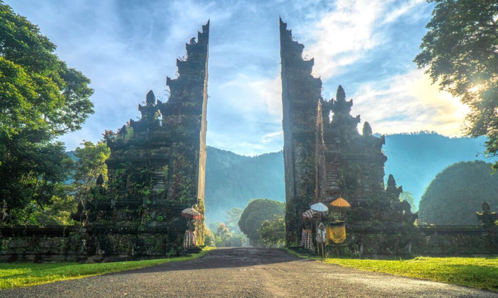 Top 10 Must-See Tourist Attractions to Discover Indonesia 2 Top 10 Must-See Tourist Attractions to Discover Indonesia