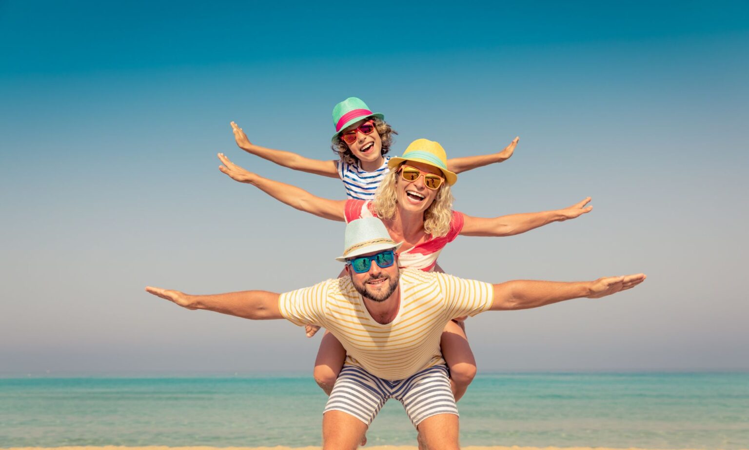 Budget Beach Vacation Guide & Safety Tips: Making Waves Without Breaking the Bank 1 Budget Beach Vacation Guide