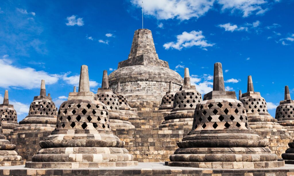 Top 10 Must-See Tourist Attractions to Discover Indonesia 3 Top 10 Must-See Tourist Attractions to Discover Indonesia