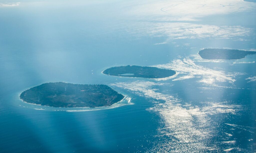 Top 10 Must-See Tourist Attractions to Discover Indonesia 10 Top 10 Must-See Tourist Attractions to Discover Indonesia