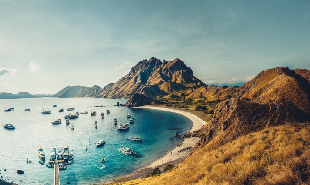 Top 10 Must-See Tourist Attractions to Discover Indonesia 4 Top 10 Must-See Tourist Attractions to Discover Indonesia