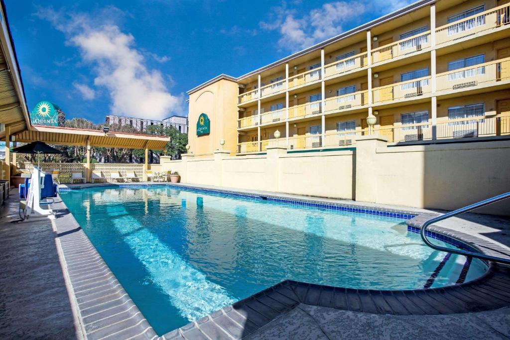 Affordable Hotels in Austin Texas: A List of Budget-Friendly Hotels 5 Affordable Hotels in Austin Texas