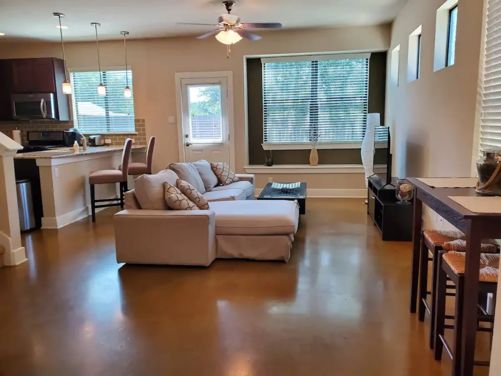 Best Airbnb and VRBO Vacation Rentals in Austin, Texas 6 Best Airbnb and VRBO Vacation Rentals in Austin Texas