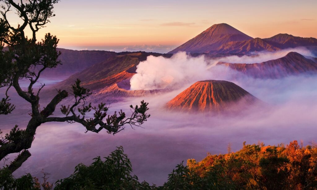 Top 10 Must-See Tourist Attractions to Discover Indonesia 9 Top 10 Must-See Tourist Attractions to Discover Indonesia