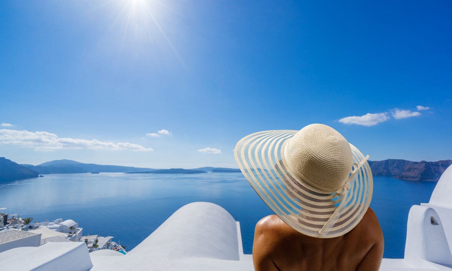 Santorini vs Mykonos