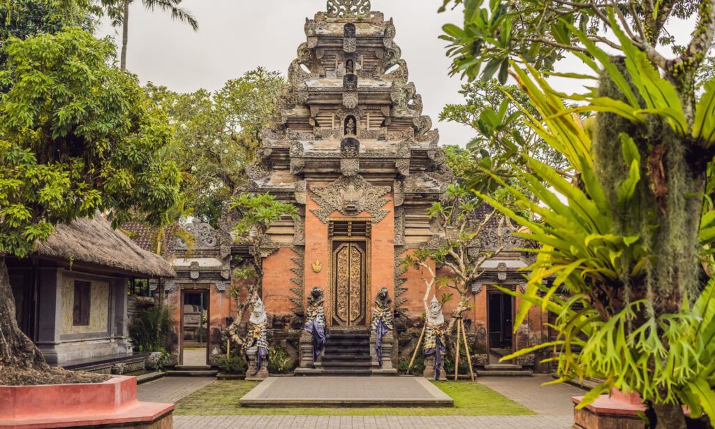Top 10 Must-See Tourist Attractions to Discover Indonesia 7 Top 10 Must-See Tourist Attractions to Discover Indonesia