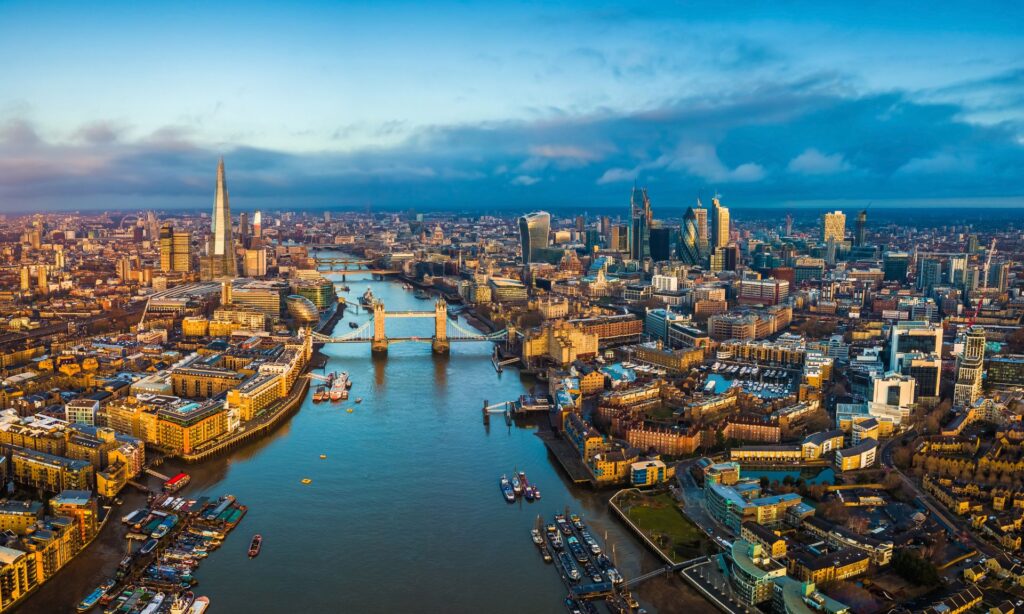 Best Places to Visit in December for Christmas 3 Best Places to Visit in December for Christmas