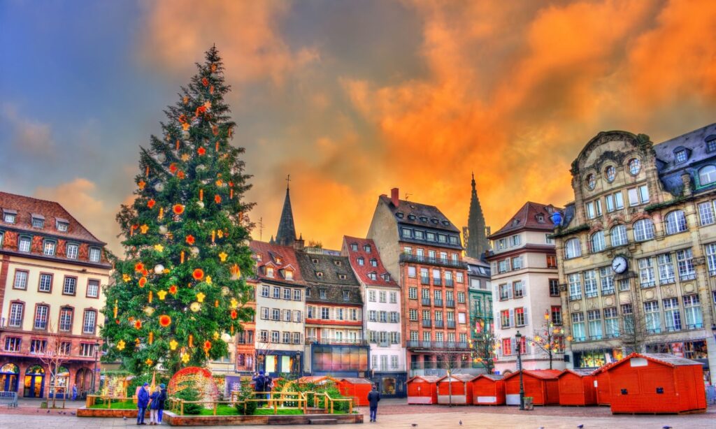 Best Places to Visit in December for Christmas 4 Best Places to Visit in December for Christmas