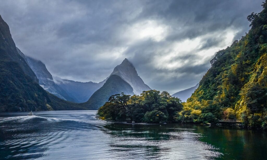 Top 5 Best Places to Visit in New Zealand for a Memorable Stay 6 Best Places to Visit in New Zealand