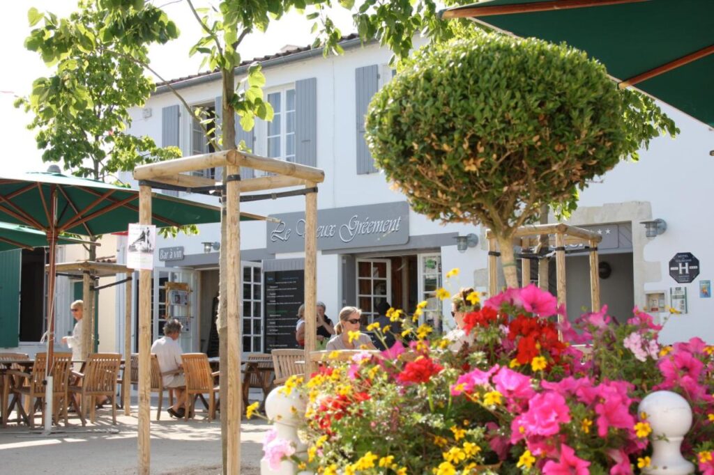 Budget-Friendly Hotels in Île de Ré for Visitors: Affordable Accommodation Options on the Idyllic Island 2 Budget-Friendly Hotels in Île de Ré for Visitors: Affordable Accommodation Options on the Idyllic Island