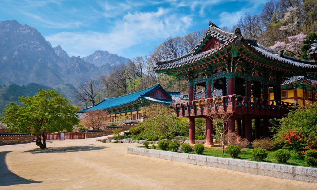 5 Top Attractions and Free Things to Do in South Korea 5 Things to Do in South Korea