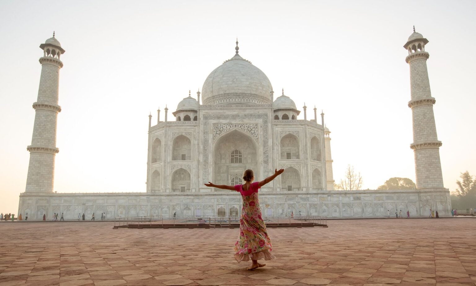 Visiting the Taj Mahal: Things to Do and Safety Tips for an Unforgettable Experience 1 Visiting the Taj Mahal