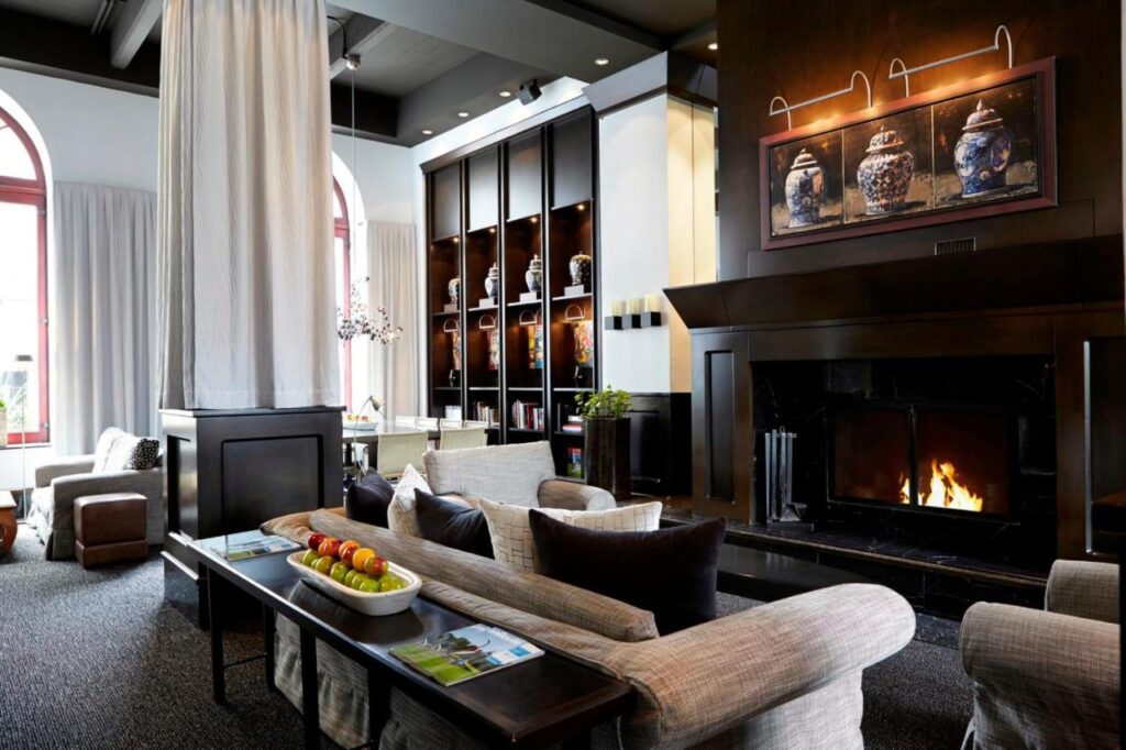 5 Best Pet Friendly Hotels and local Activities in Canada 5 pet friendly hotels in canada
