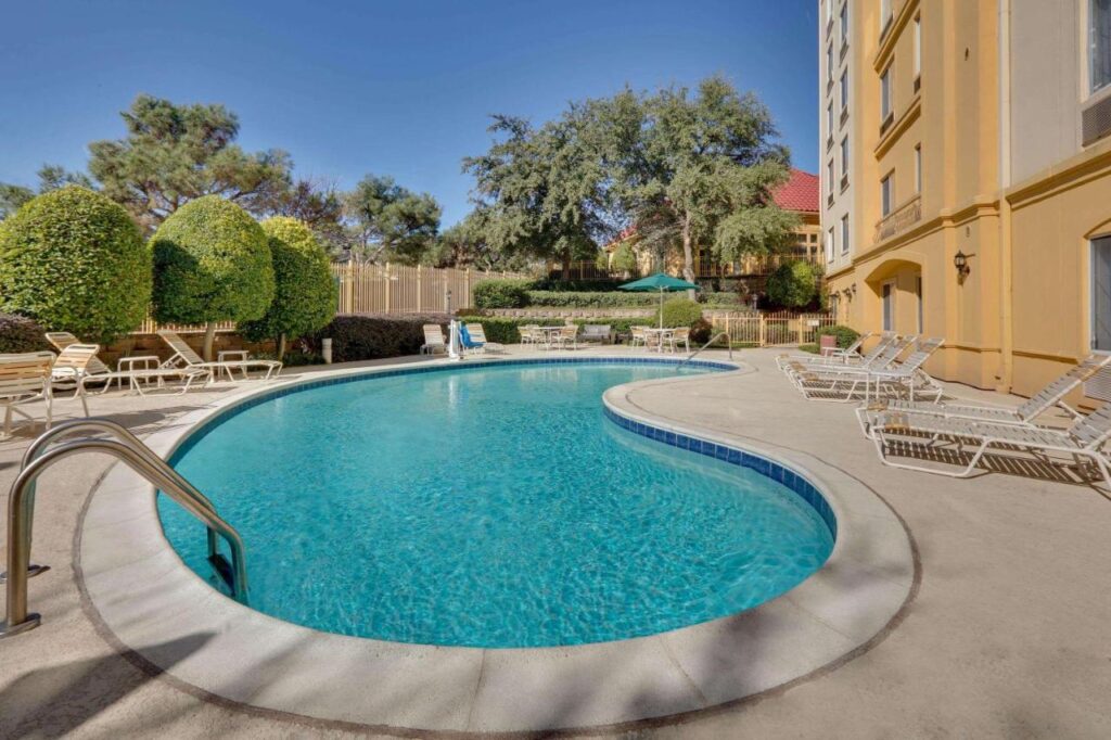 Top 5 Budget-Friendly Hotels in Dallas 2 Budget-Friendly Hotels in Dallas