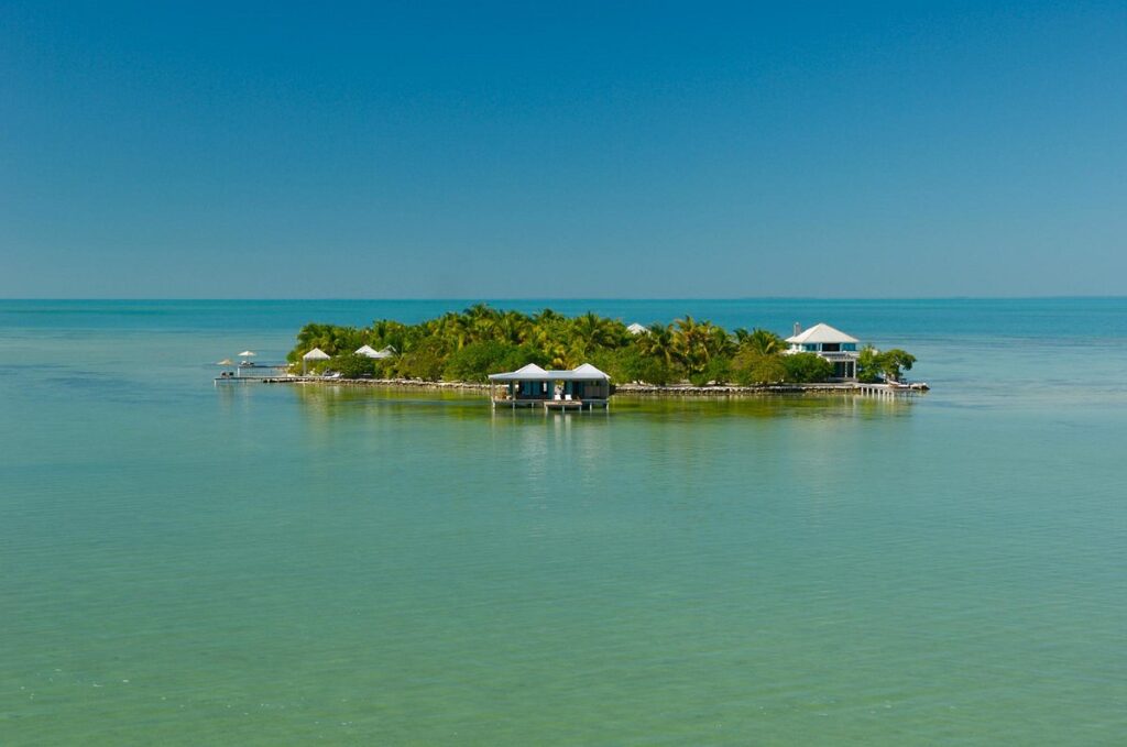 10 Stunning Overwater Bungalows Near The USA 8 Overwater Bungalows Near The USA