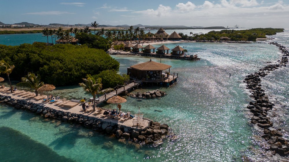 10 Stunning Overwater Bungalows Near The USA 11 10 Stunning Overwater Bungalows Near The USA