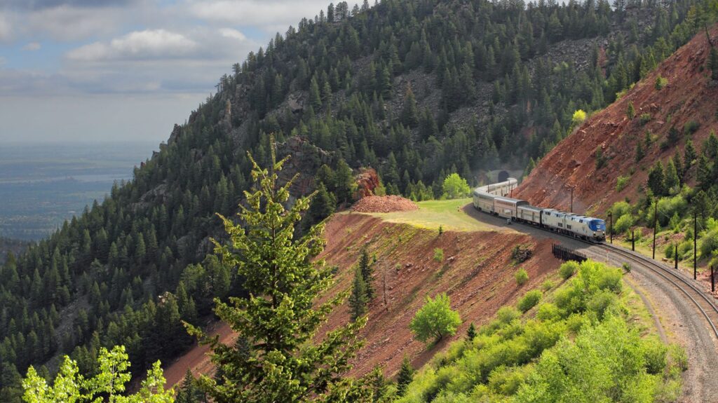 7 Most Beautiful Train Rides Around the USA 3 7 Most Beautiful Train Rides Around the USA