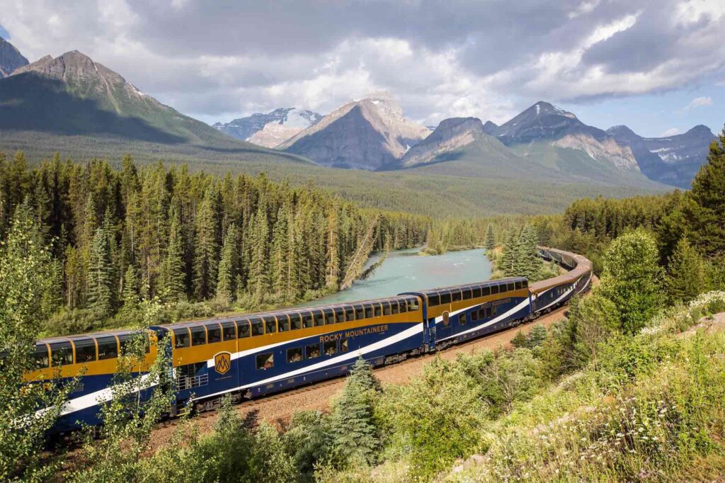 7 Most Beautiful Train Rides Around the USA 8 7 Most Beautiful Train Rides Around the USA