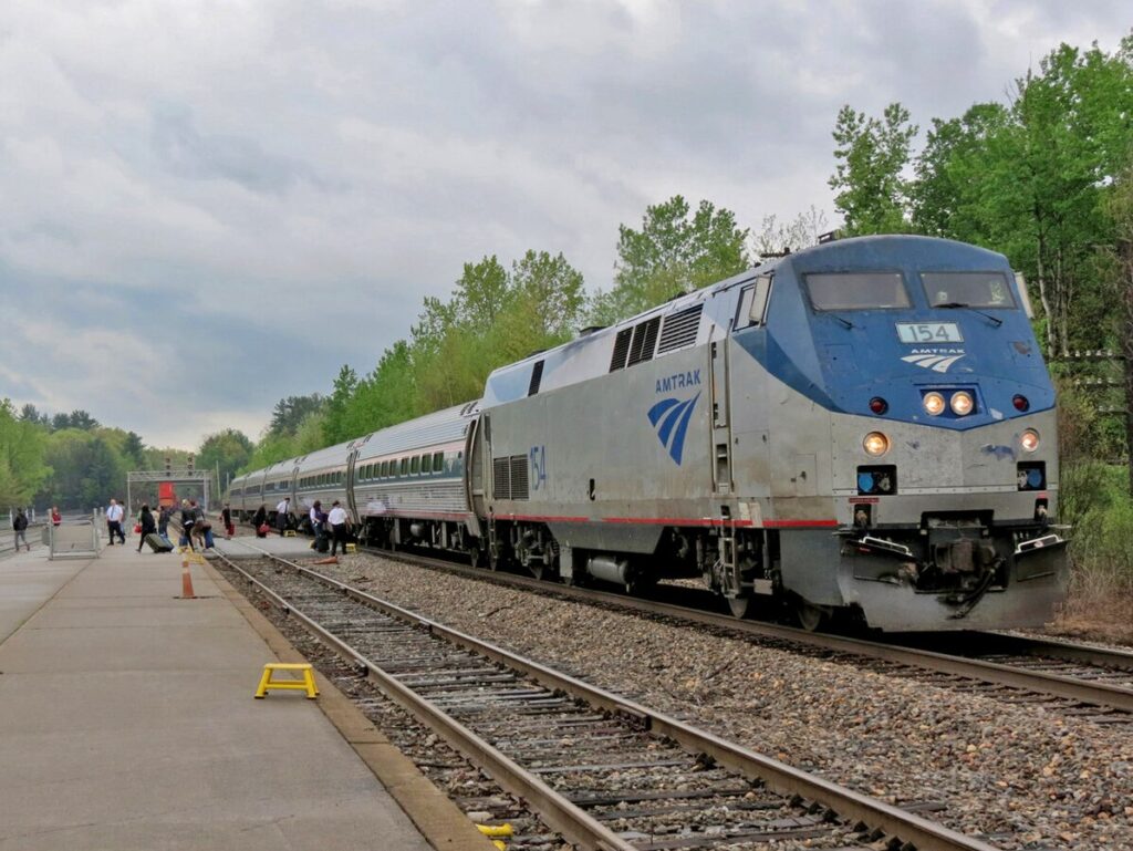 7 Most Beautiful Train Rides Around the USA 5 7 Most Beautiful Train Rides Around the USA