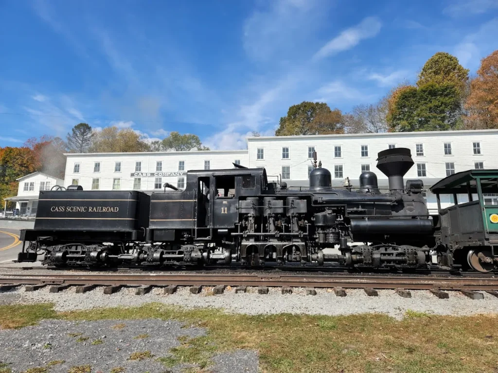 America’s Most Scenic Train Rides That Feel Like Time Travel 10 America’s Most Scenic Train Rides That Feel Like Time Travel