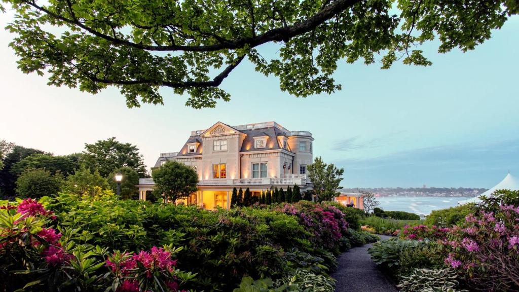 Best U.S. Boutique Hotels That Feel Like European Castles 2 Best U.S. Boutique Hotels That Feel Like European Castles