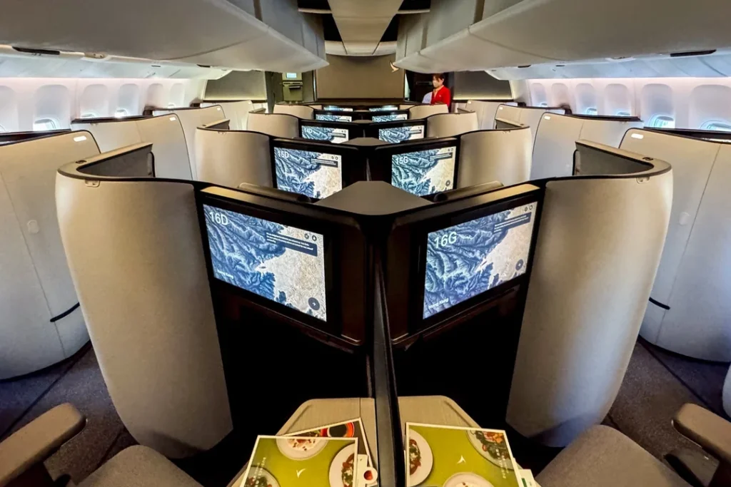 Flying the new Cathay Pacific business-class Aria Suite between London and Hong Kong 3 Cathay Pacific business