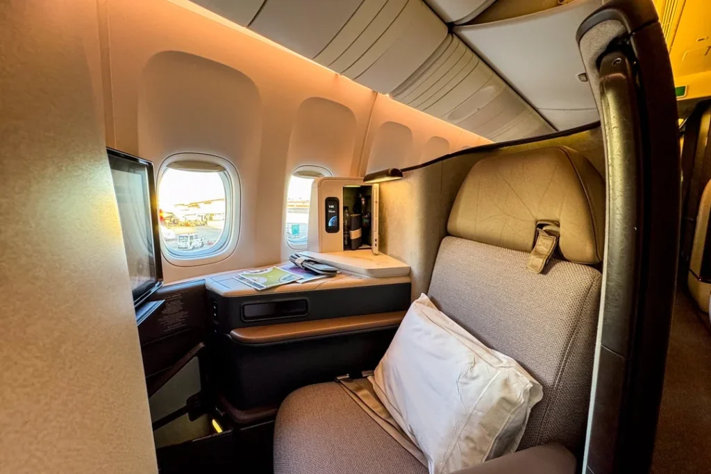 Flying the new Cathay Pacific business-class Aria Suite between London and Hong Kong 4 Cathay Pacific business